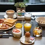 Hotel Catalonia Vondel 4*