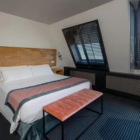 מלון Catalonia Vondel 4*