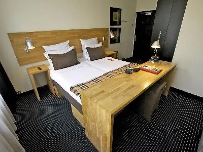 Catalonia Vondel 4*