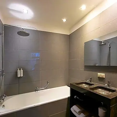 Catalonia Vondel 4*
