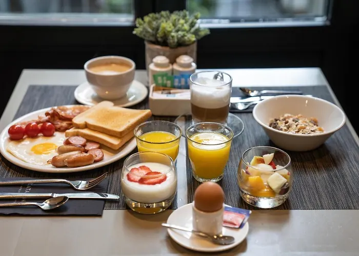 Отель Catalonia Vondel 4*