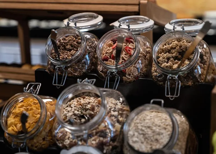 Отель Catalonia Vondel 4*