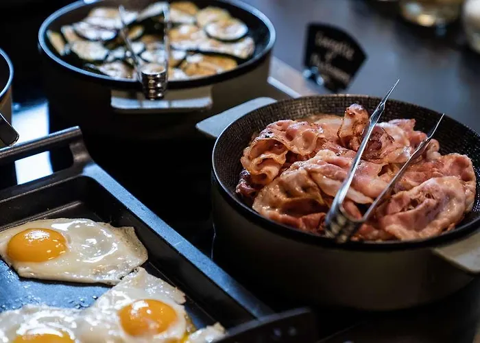 Отель Catalonia Vondel Амстердам