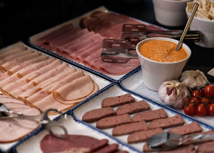 Отель Catalonia Vondel