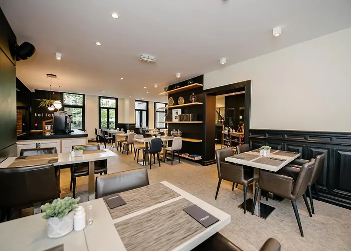 Отель Catalonia Vondel 4*