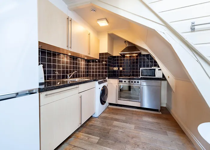 Отель Catalonia Vondel 4*