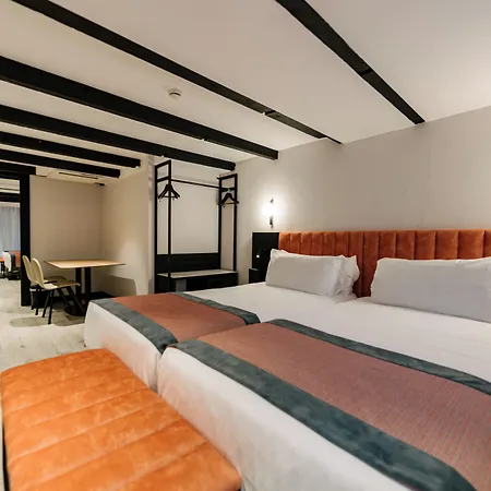 Catalonia Vondel 4*