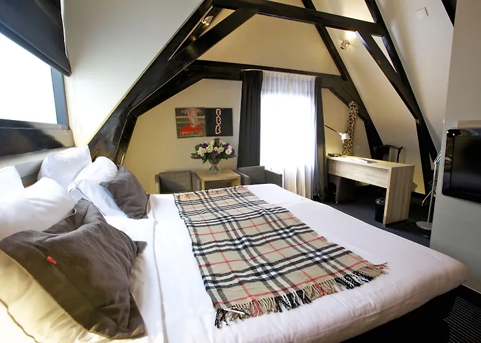 Catalonia Vondel Hotel 4*